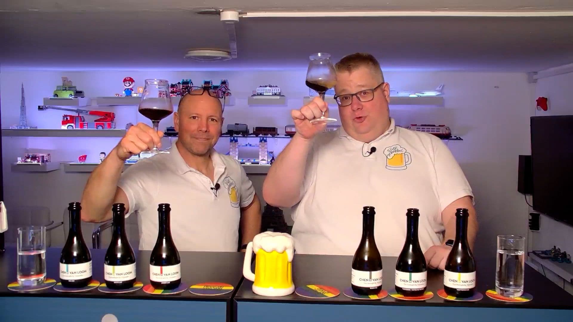 Chris und Mike während einer Biergebabbel-Sendung im Studio